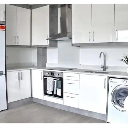 Lovely 2-Bedrooms With Free Parking Canvey Island Buitenkant foto