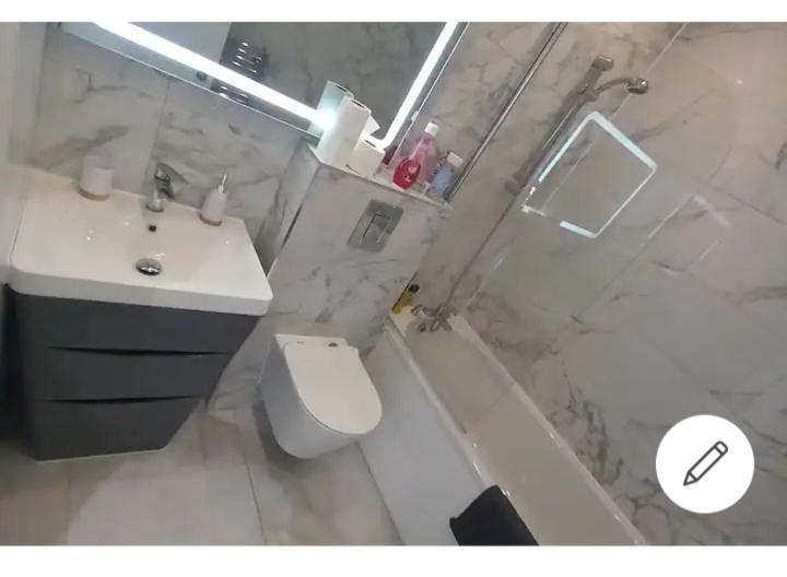 Lovely 2-Bedrooms With Free Parking Canvey Island Buitenkant foto