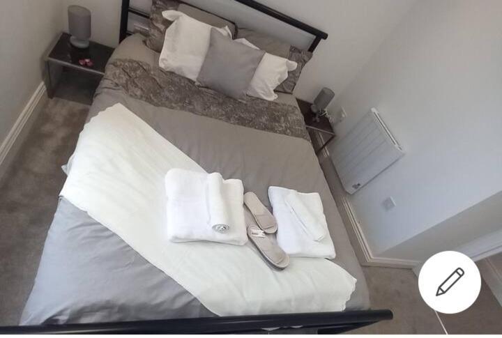 Lovely 2-Bedrooms With Free Parking Canvey Island Buitenkant foto